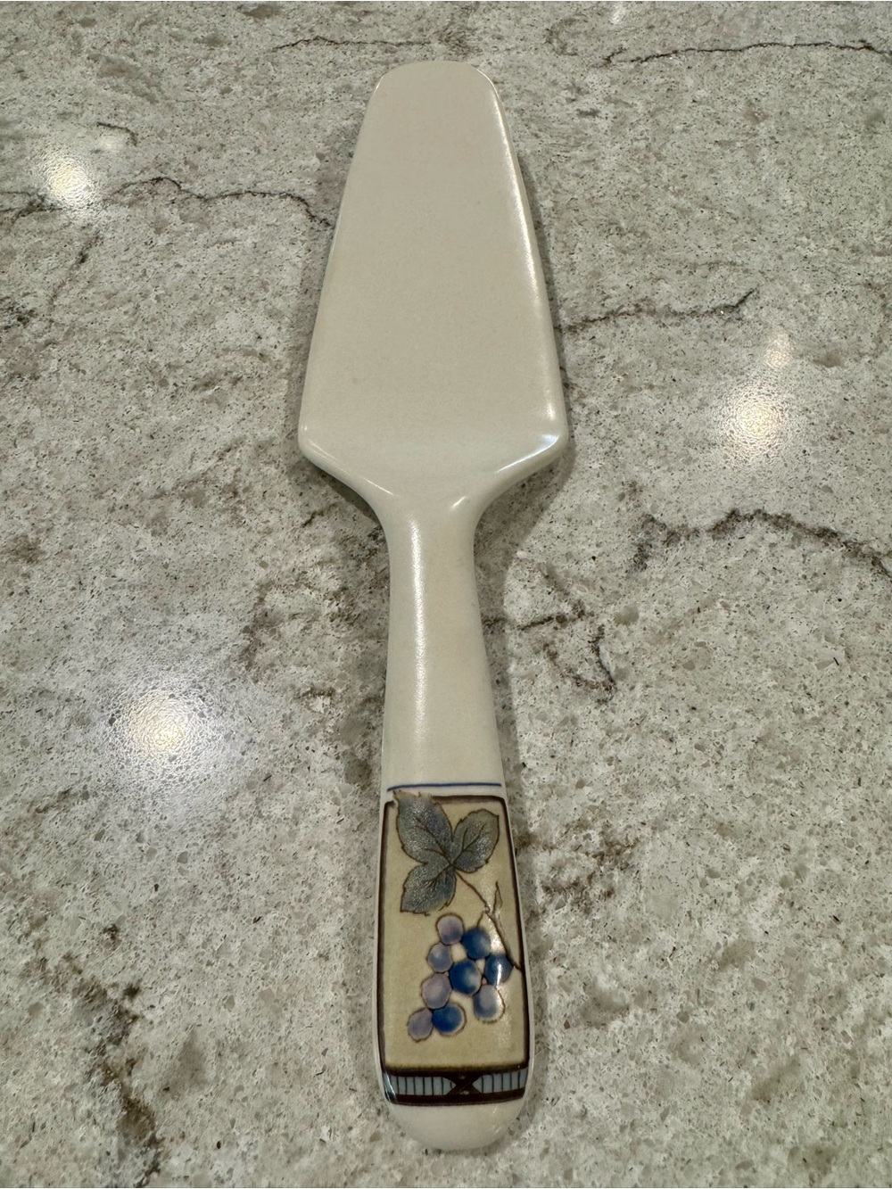 MIKASA Intaglio GARDEN HARVEST CAC29 Pie or Cake Server
